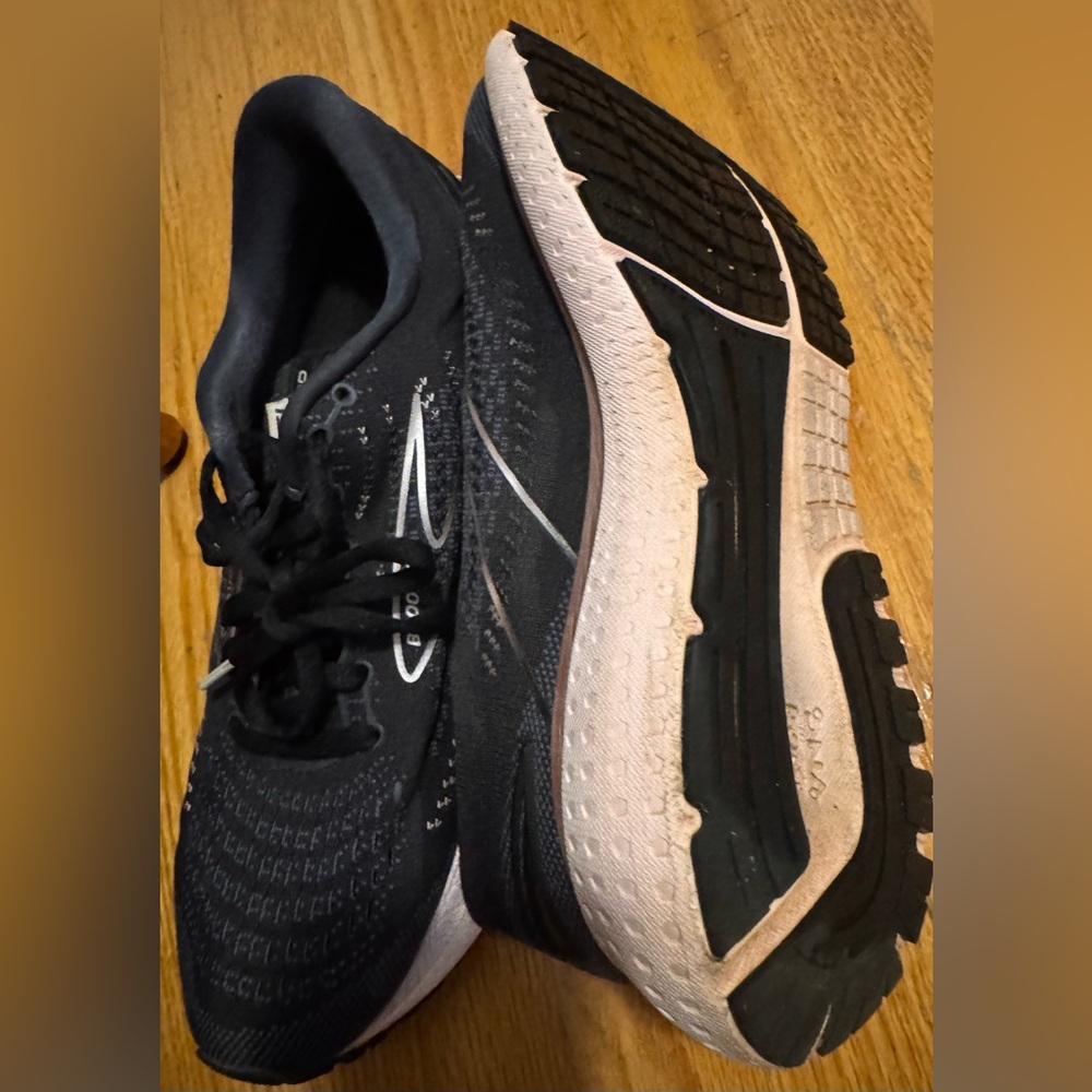 Brooks Women’s Black and Pink Running Shoes - Picture 4 of 5